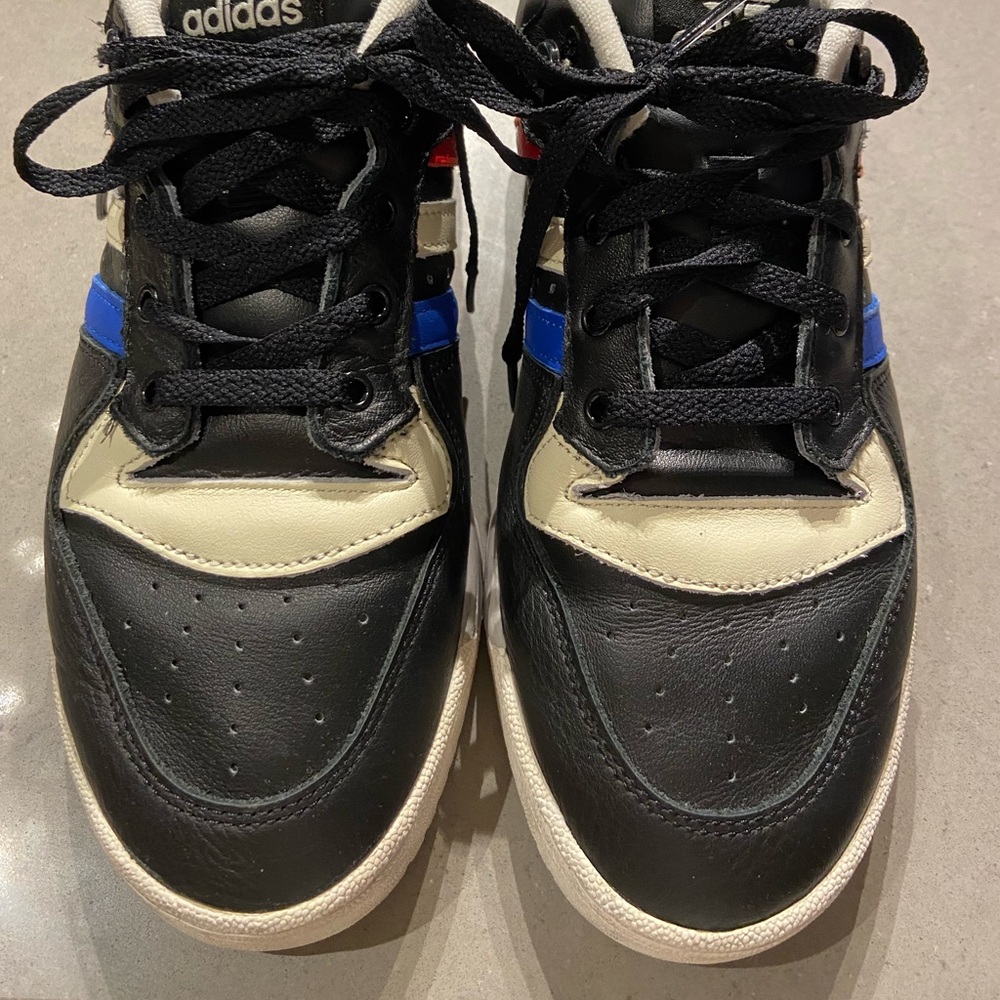 Adidas Sneakers
